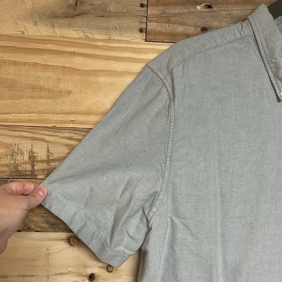American Eagle Outfitters size XLT Light Gray Button-Down Short Sleeve Shirt - Picture 5 of 8